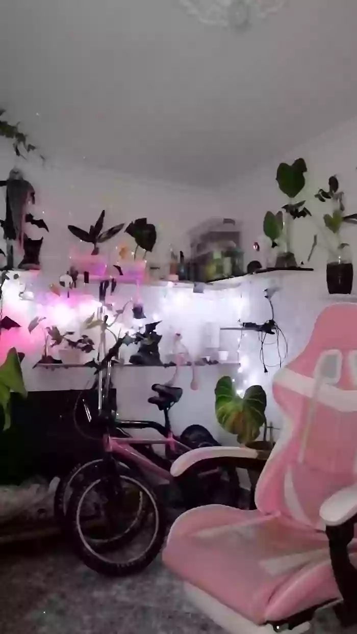 CrazyMom69 Cam4 Cam Show on Nov, 4 2023, at 07:16:35 UTC