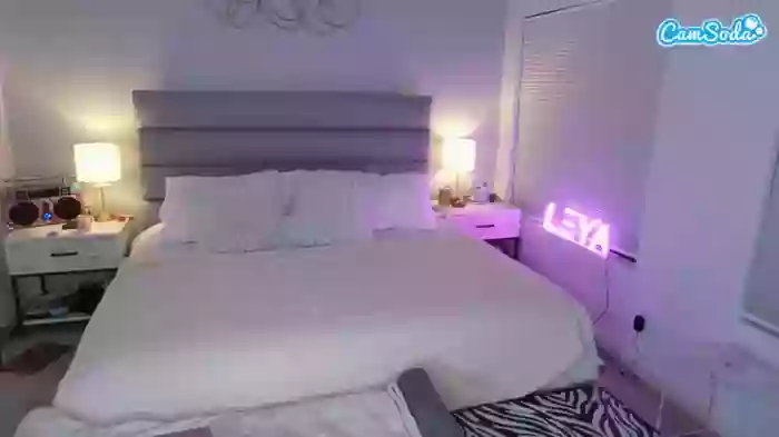 Stream katt-leya CamSoda Recordings - Total 124 Cam Shows