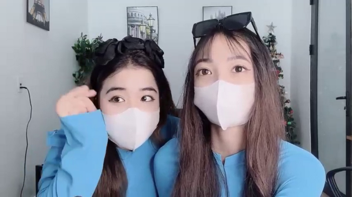 Mono-Stewardesss
