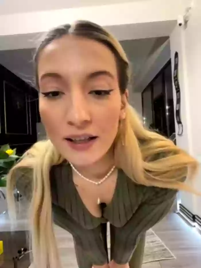 Ella_Charm Stripchat Cam Show on Dec, 25 2023, at 002243 UTC